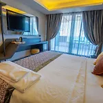 Elite Admiral Aqua Suite