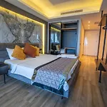 Elite Admiral Aqua Suite